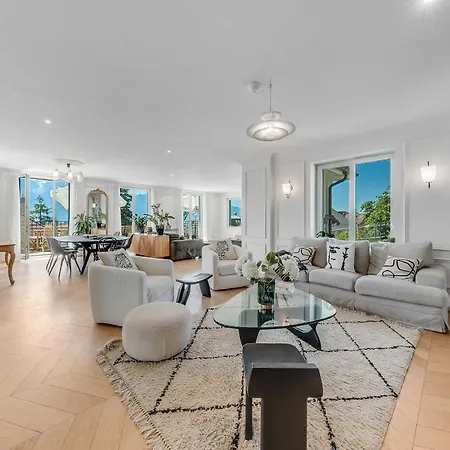 Luxury 5-bedroom With Pool Garden & Geneva Views By Guestlee Corseaux