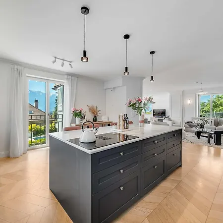 Luxury 5-bedroom With Pool Garden & Geneva Views By Guestlee *