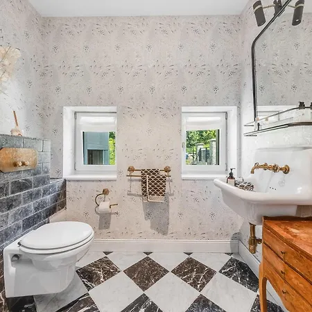 Luxury 5-bedroom With Pool Garden & Geneva Views By Guestlee * Corseaux