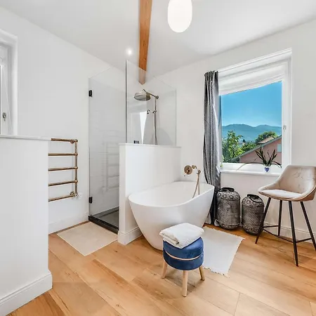 Luxury 5-bedroom With Pool Garden & Geneva Views By Guestlee