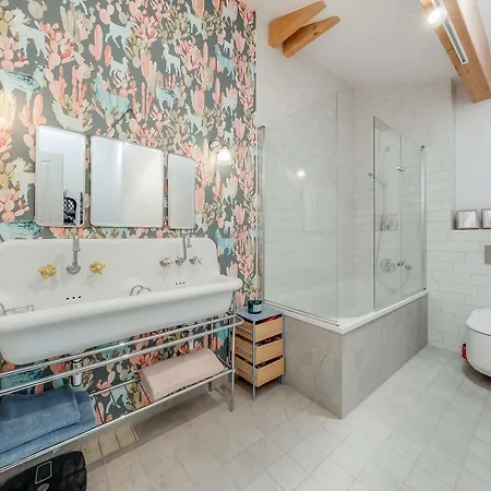 Luxury 5-bedroom With Pool Garden & Geneva Views By Guestlee * Corseaux