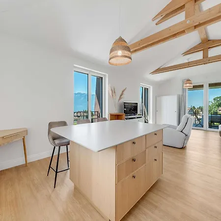 Luxury 5-bedroom With Pool Garden & Geneva Views By Guestlee Corseaux