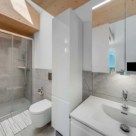 Luxury 5-bedroom With Pool Garden & Geneva Views By Guestlee Villa *