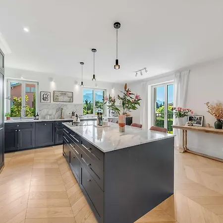 Villa Luxury 5-bedroom With Pool Garden & Geneva Views By Guestlee *