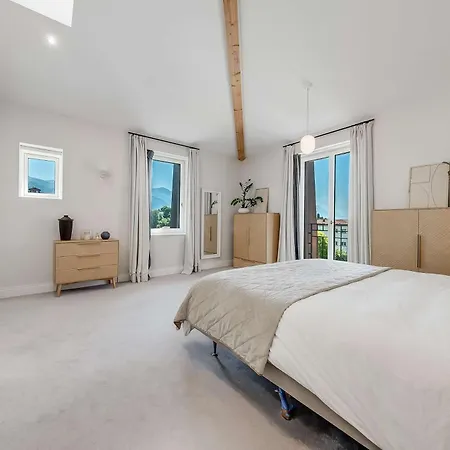 Luxury 5-bedroom With Pool Garden & Geneva Views By Guestlee Villa Corseaux