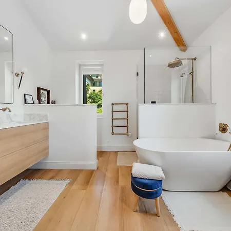 Luxury 5-bedroom With Pool Garden & Geneva Views By Guestlee