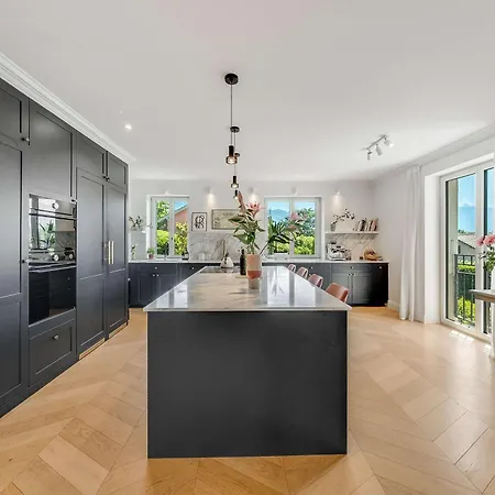 Luxury 5-bedroom With Pool Garden & Geneva Views By Guestlee *
