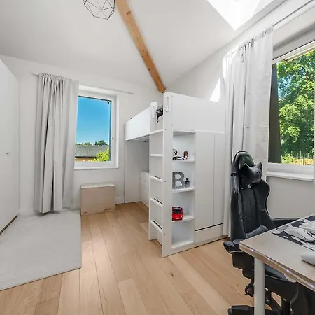 Luxury 5-bedroom With Pool Garden & Geneva Views By Guestlee Villa