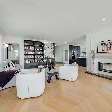 Luxury 5-bedroom With Pool Garden & Geneva Views By Guestlee Villa